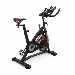 Schwinn Fitness 700IC Indoor Cycle: resistenza a cinghia, trasmissione e meccanismo in nero.